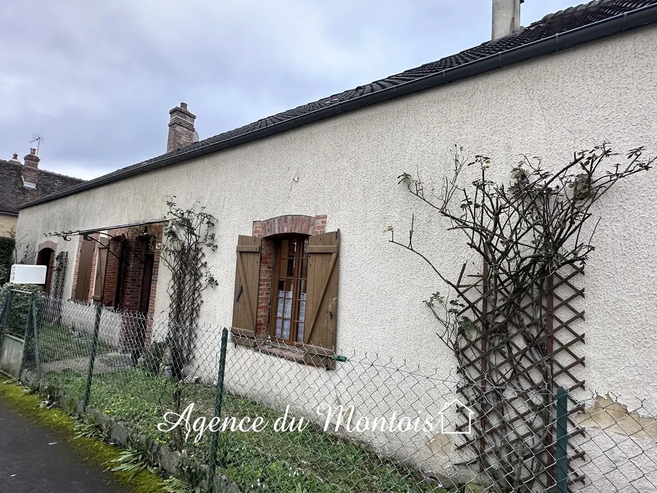 Country Farmhouse in Donnemarie Dontilly - Great Potential! 