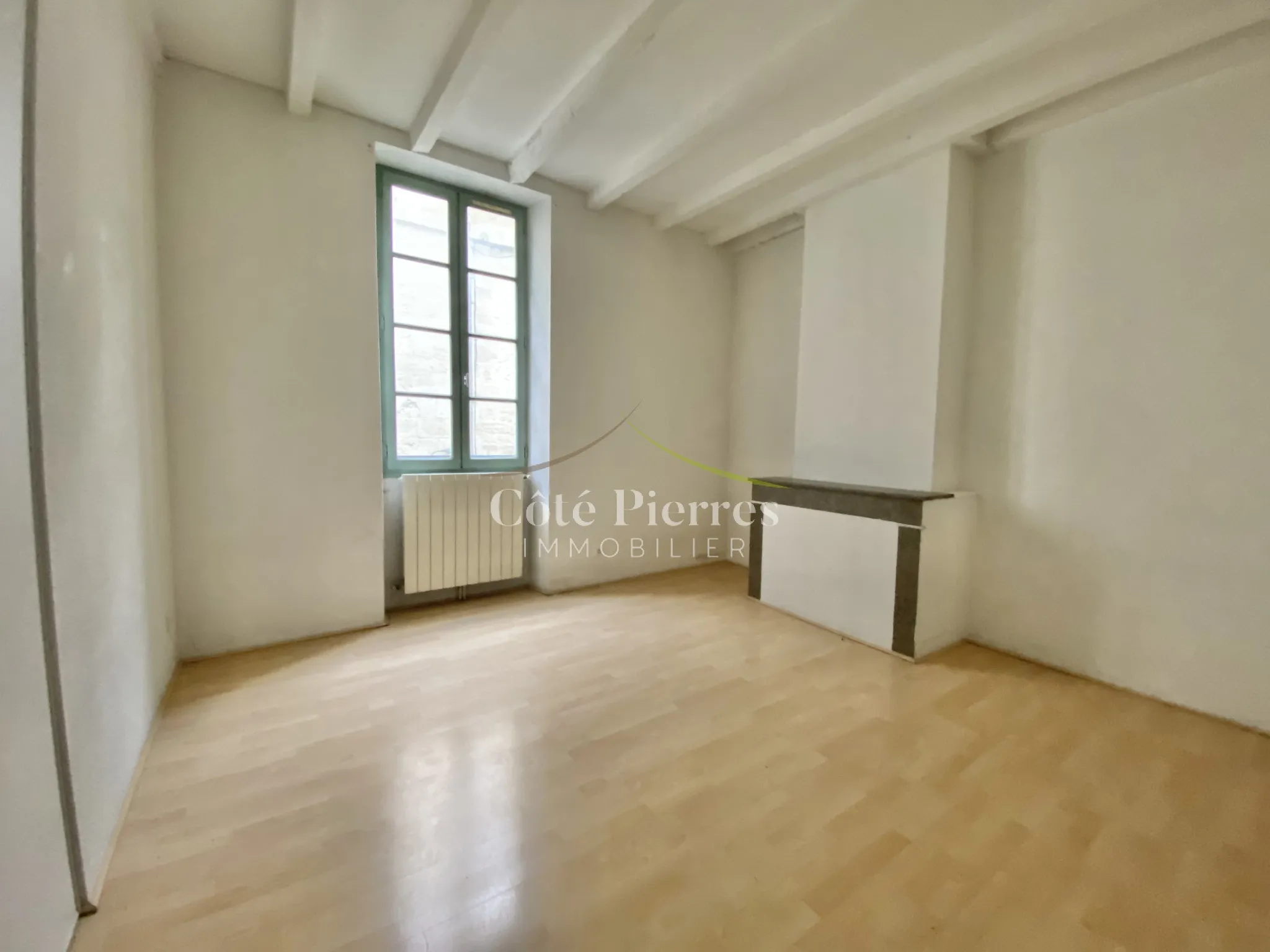 Appartement T3 avec belles hauteurs sous plafond à Beaucaire 