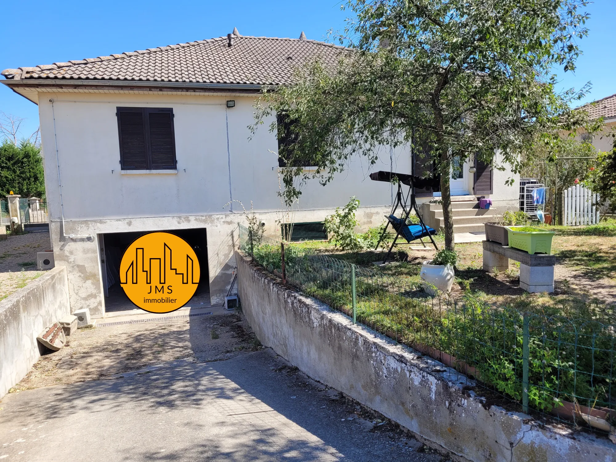 Jolie maison avec jardin 