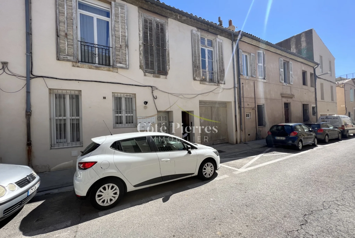 Maison de ville à Nimes avec garage 