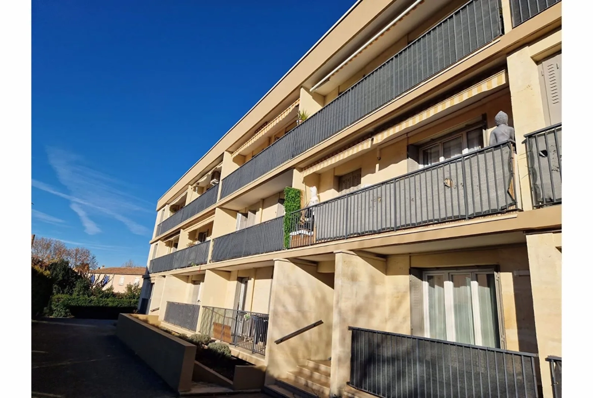 Appartement Type 3 Traversant à Aix les MILLES 13290 