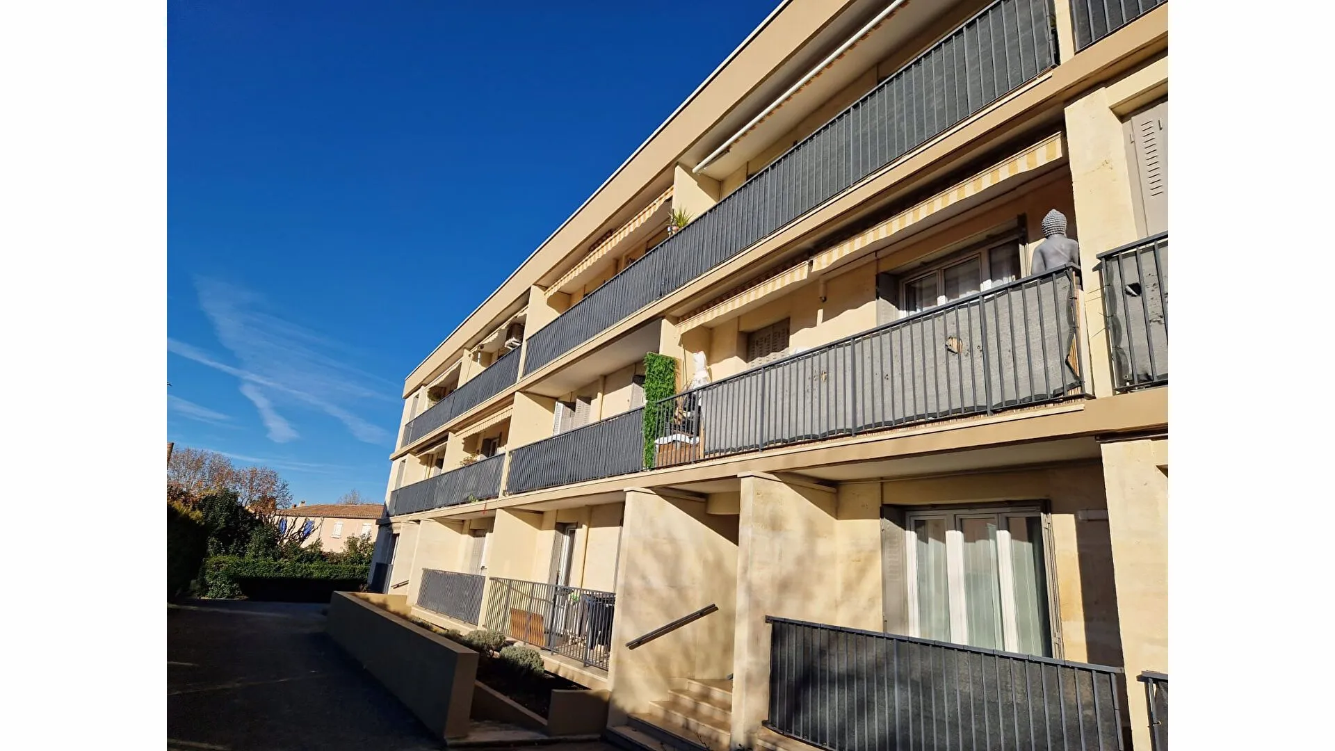 Appartement Type 3 Traversant à Aix les MILLES 13290 