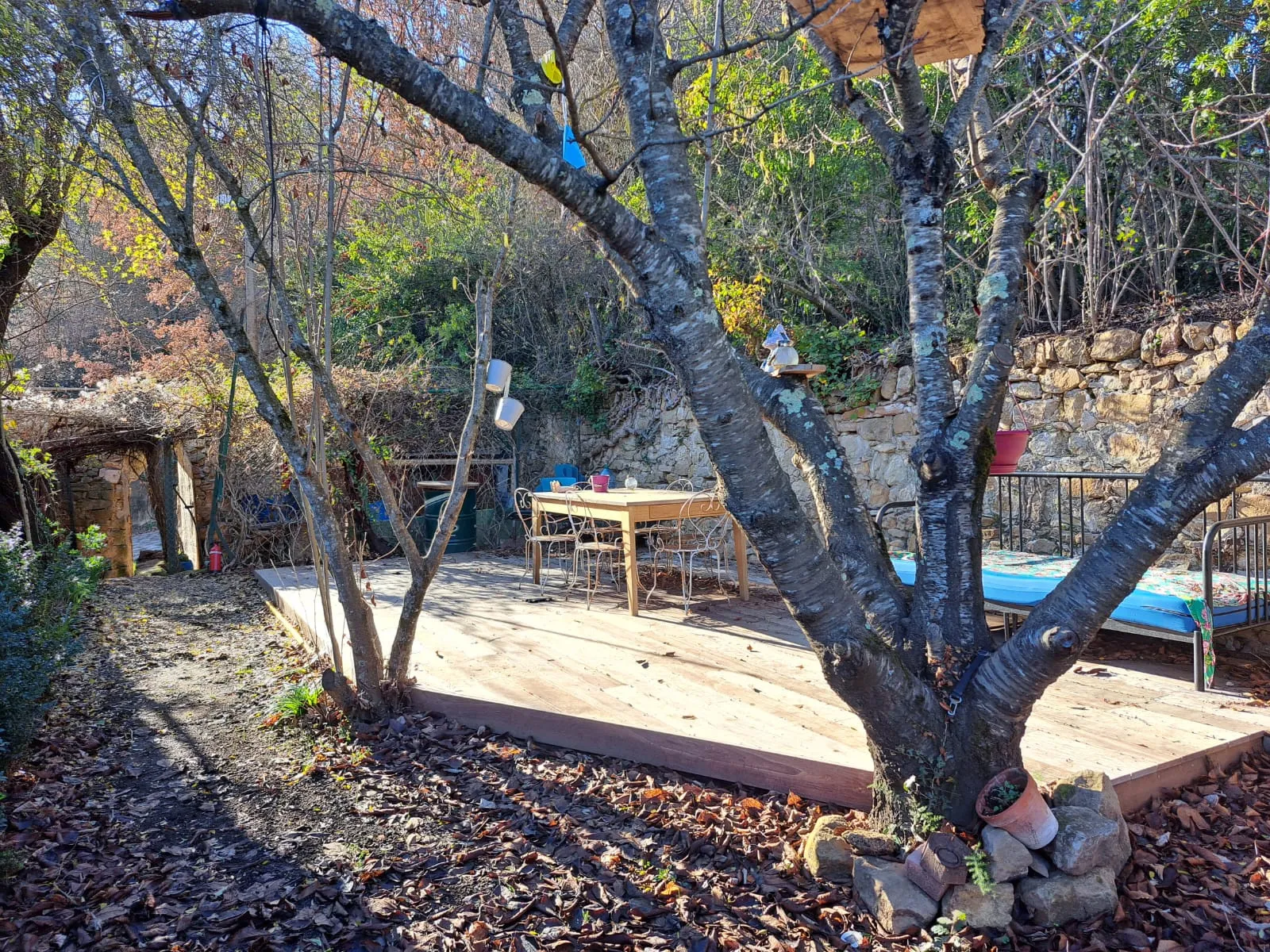 Maison de village rénovée avec jardin à Peynier 