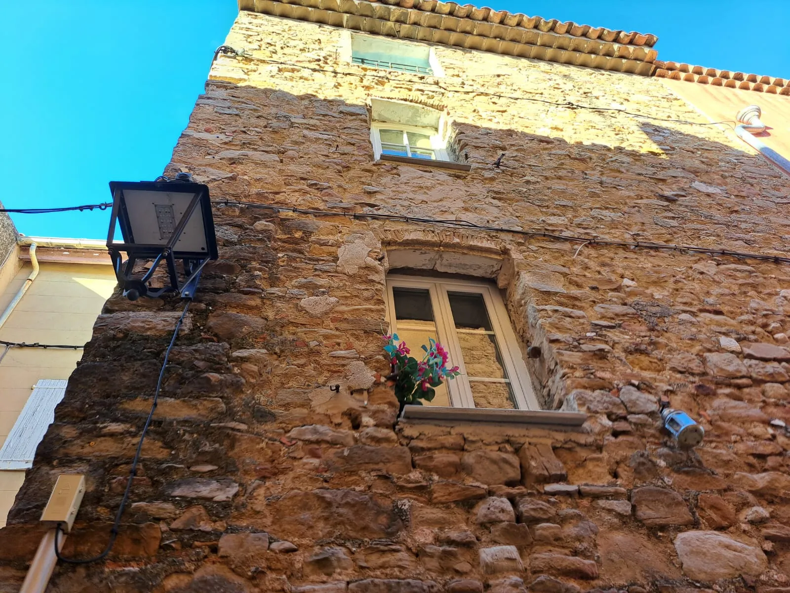 Maison de village rénovée avec jardin à Peynier 