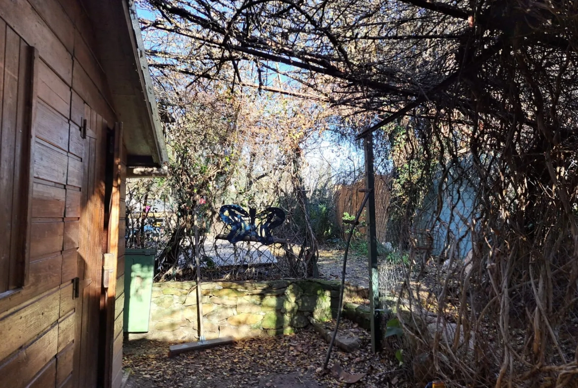 Maison de village rénovée avec jardin à Peynier 