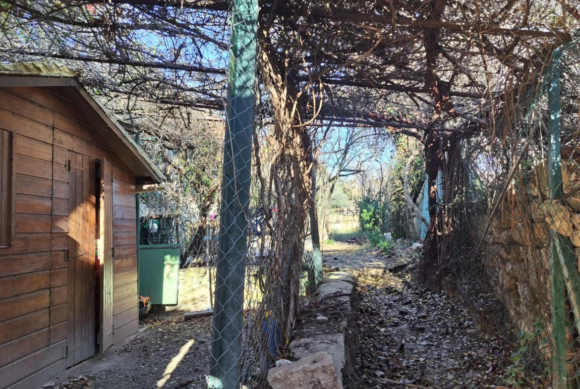 Maison de village rénovée avec jardin à Peynier 