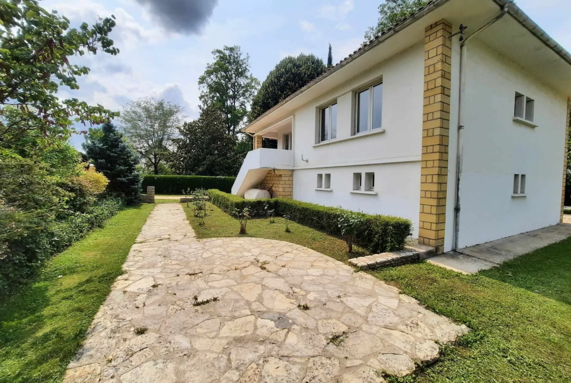 Maison à Sauveterre La Lémance - Belle maison avec grand parc ombragé 