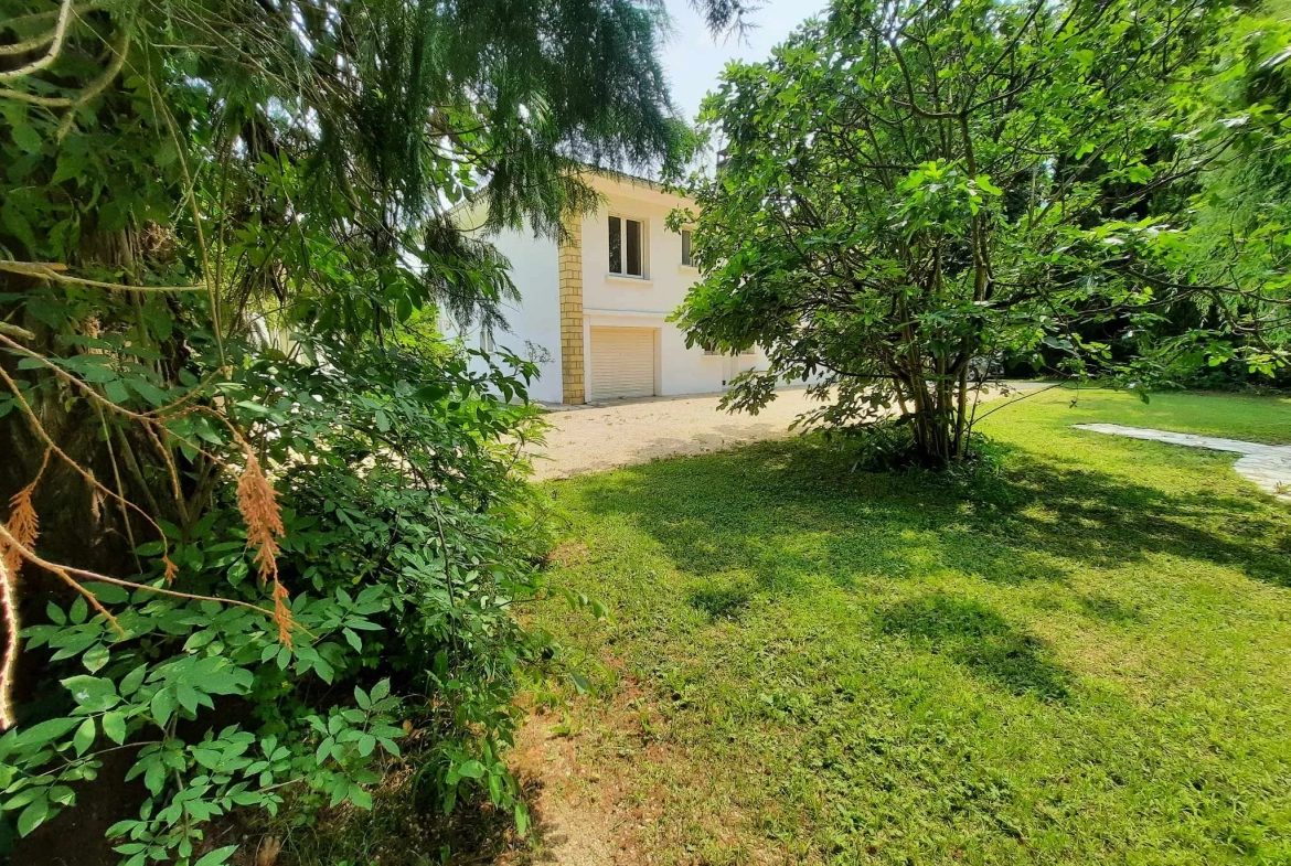 Maison à Sauveterre La Lémance - Belle maison avec grand parc ombragé 