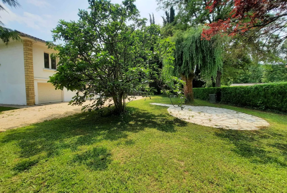 Maison à Sauveterre La Lémance - Belle maison avec grand parc ombragé 