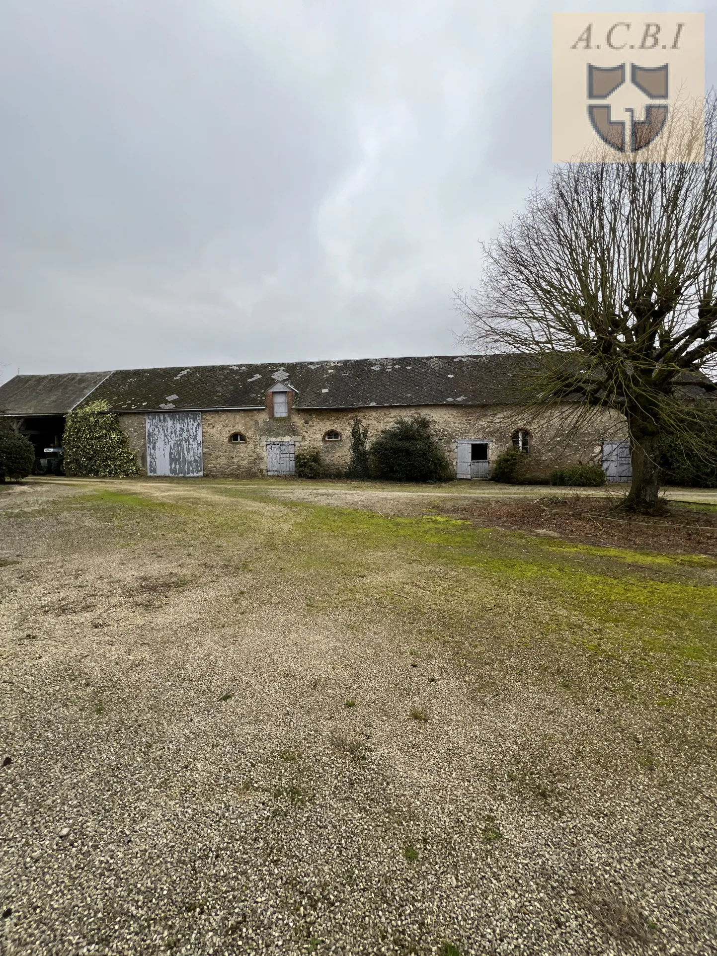 Corps de Ferme de plain pied à Saint Léonard en Beauce 