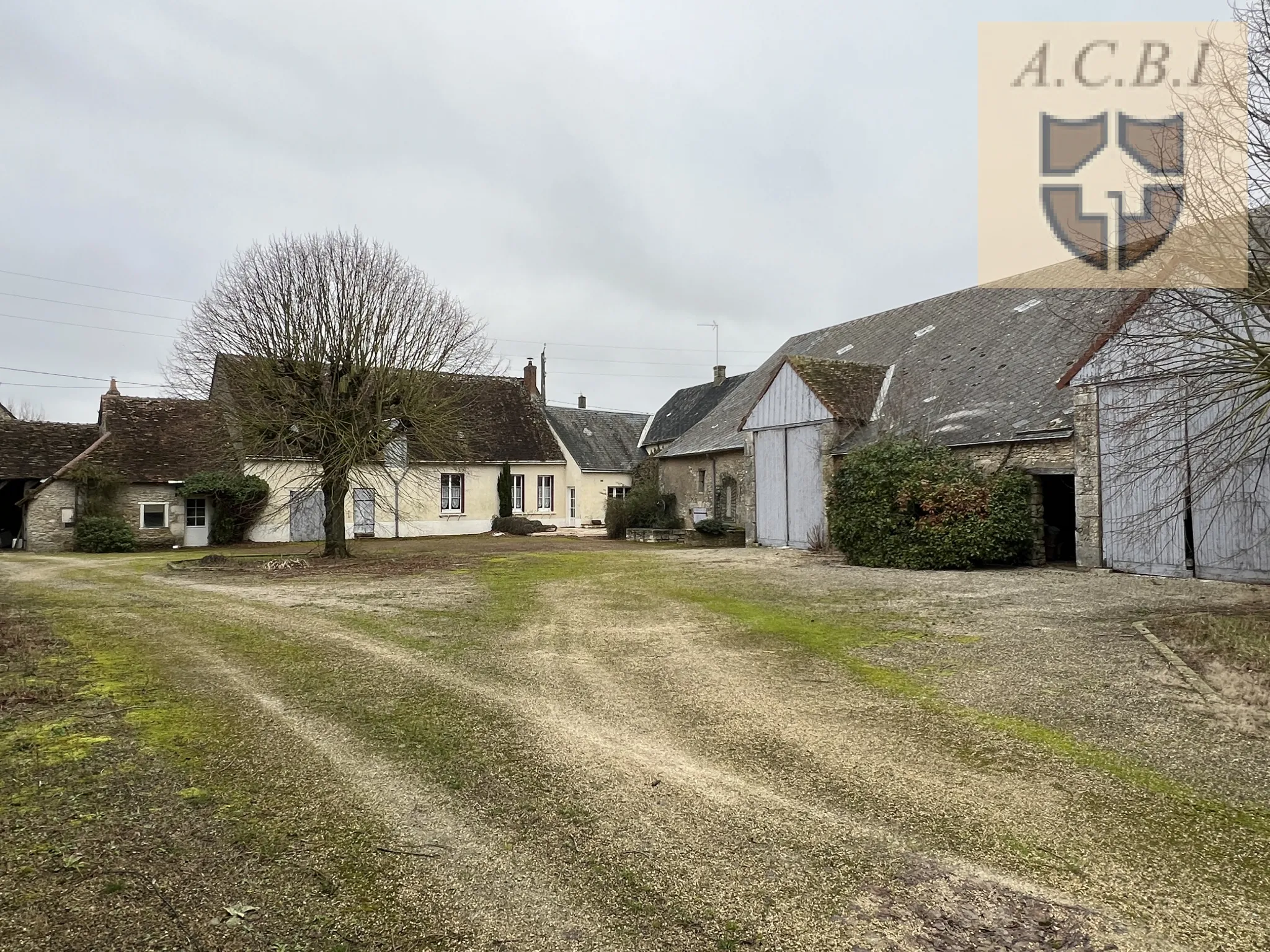 Corps de Ferme de plain pied à Saint Léonard en Beauce 