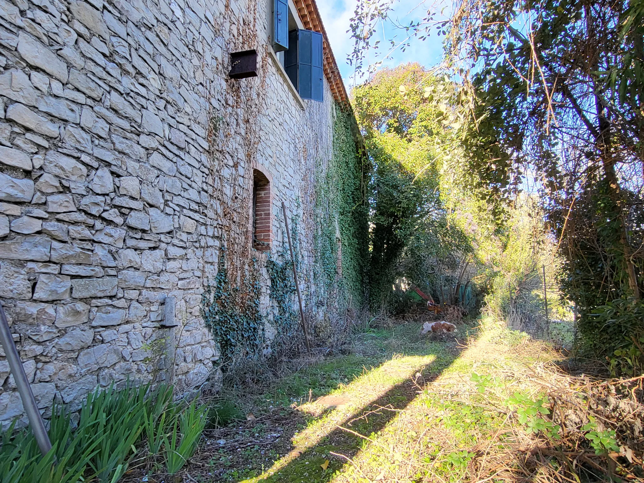 Charming Vineyard House for Sale in Sommières with Garage 