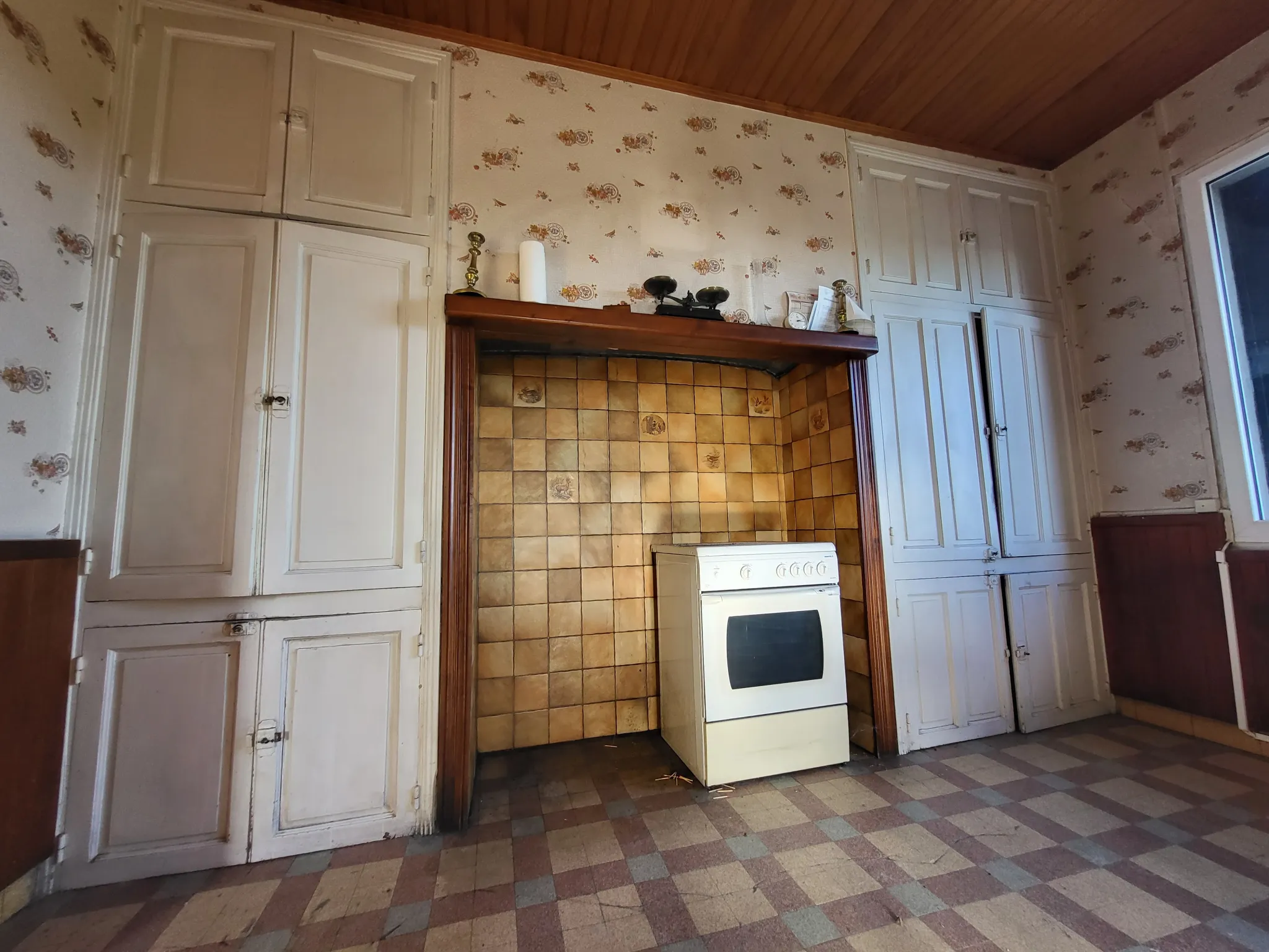 Charming Vineyard House for Sale in Sommières with Garage 