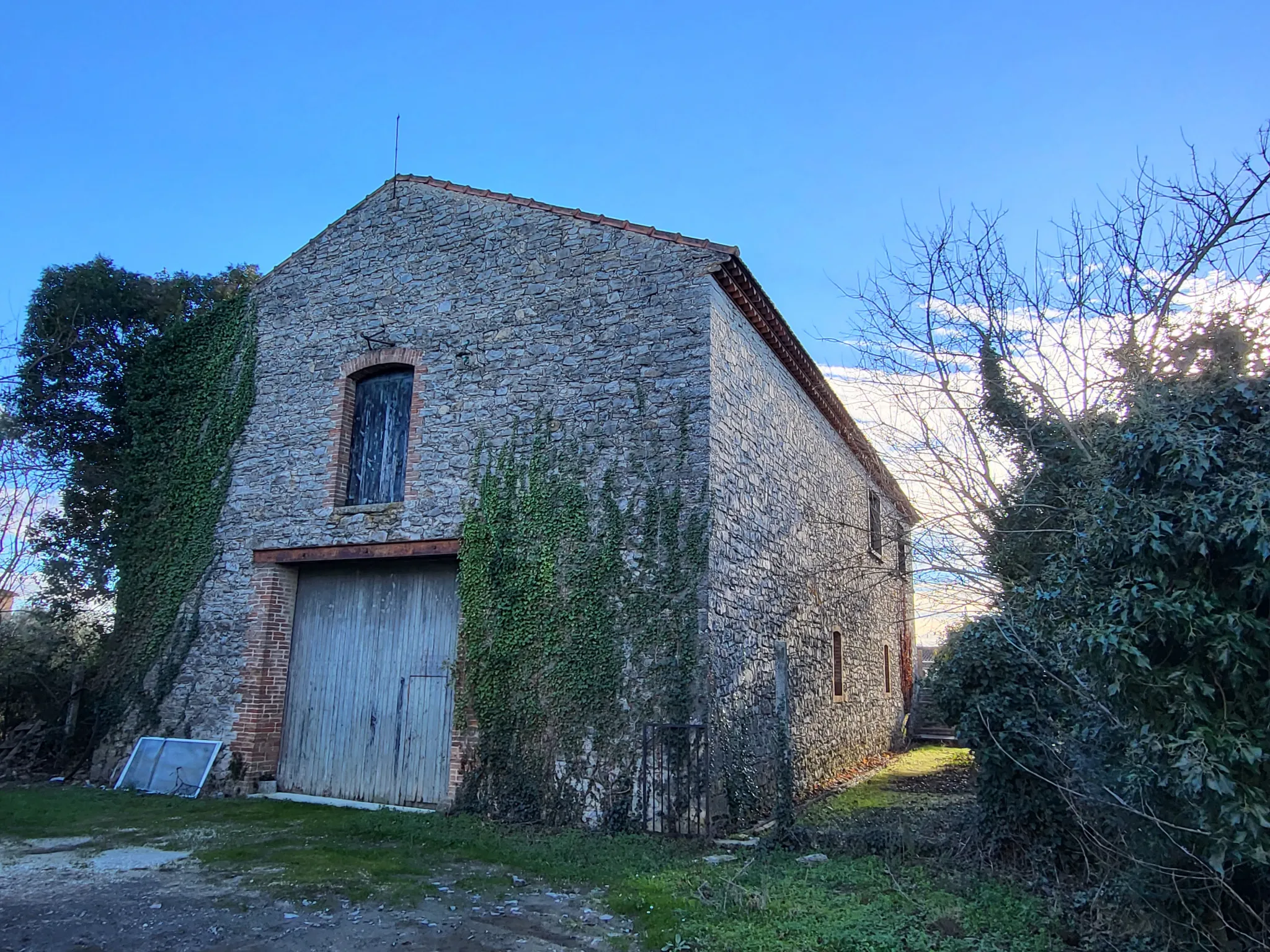 Charming Vineyard House for Sale in Sommières with Garage 