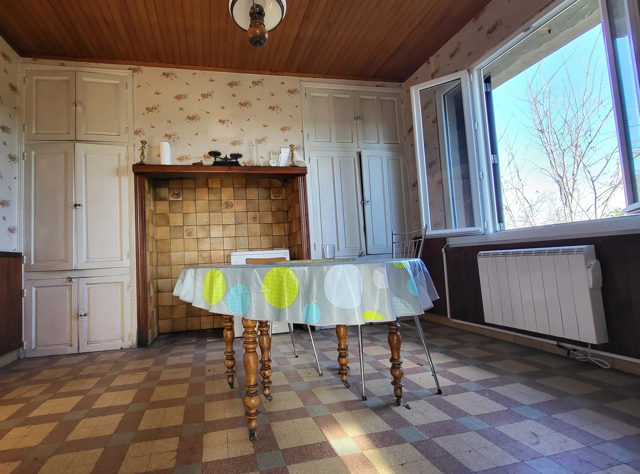 Charming Vineyard House for Sale in Sommières with Garage 