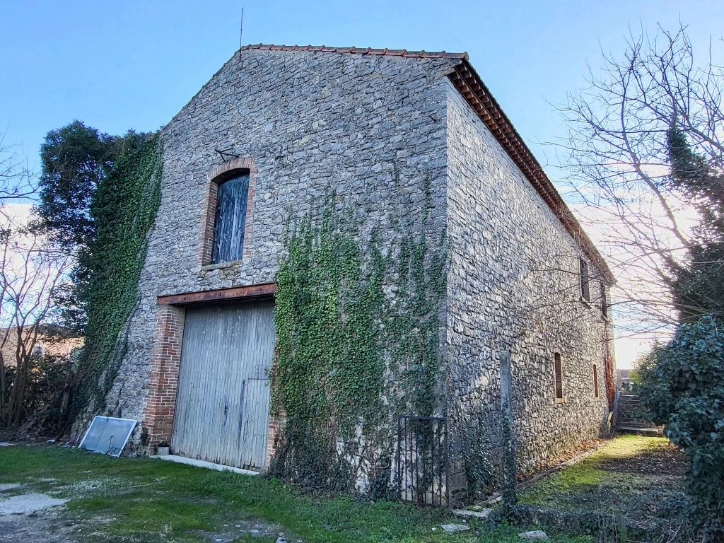 Charming Vineyard House for Sale in Sommières with Garage