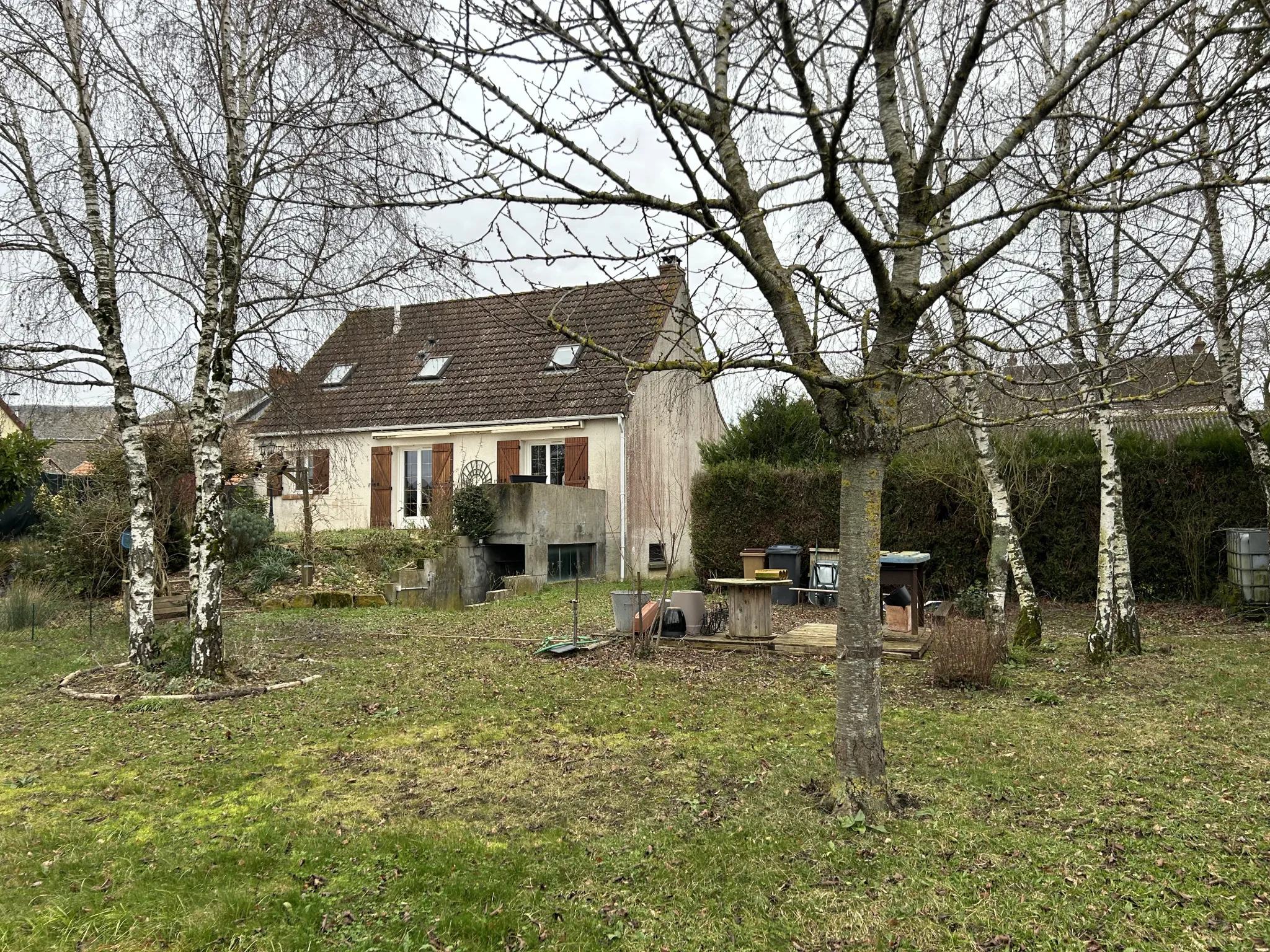 Maison à Sermaises avec 4 chambres et garage 