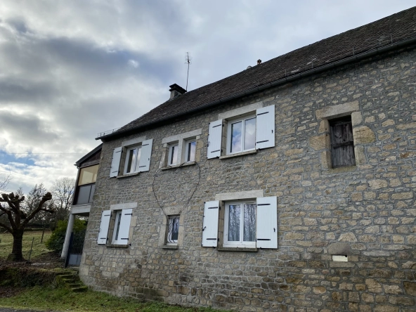 Maison de bourg en pierre à St Pardoux La Croisille