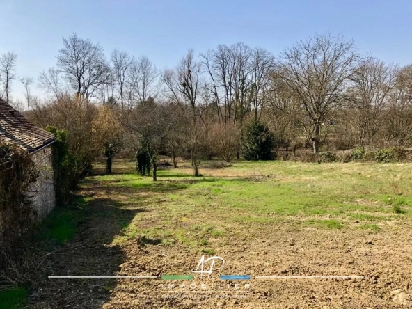 Terrain à bâtir de 1940m2 en bordure de rivière - Arcelot 15min Dijon NE