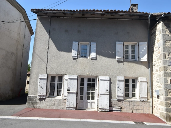 Maison à rénover de 106 m2 à Busserolles