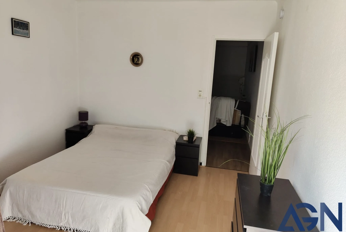 Appartement T2 en rez-de-chaussée à VIAS avec cour 