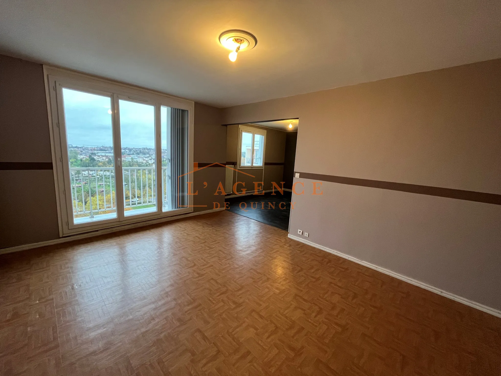 Bel Appartement 4 Pièces à Meaux avec Vue Imprenable 