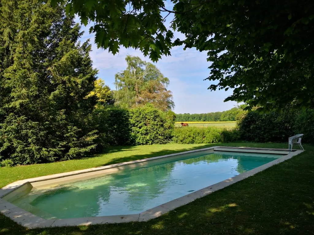 Propriété avec chaumière et piscine chauffée près de Lyons-la-Foret 