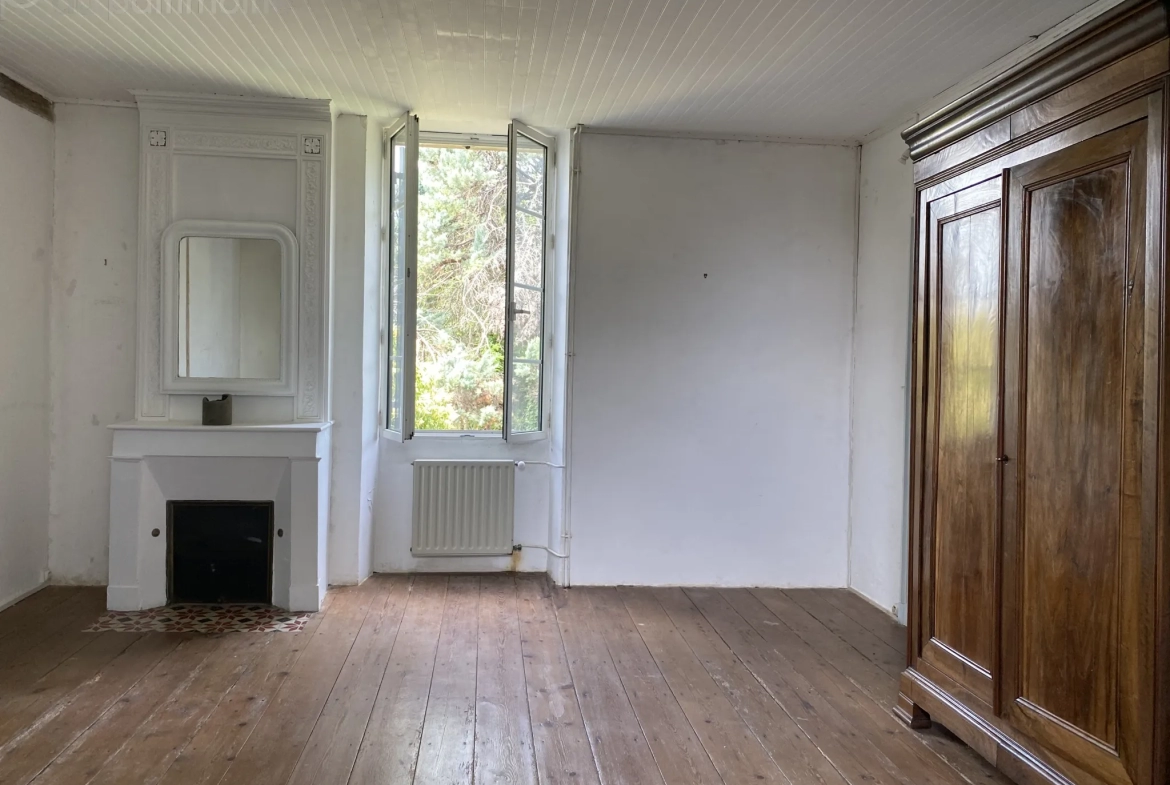 Maison en Pierre à La Réole - 215 m², 4 Chambres 