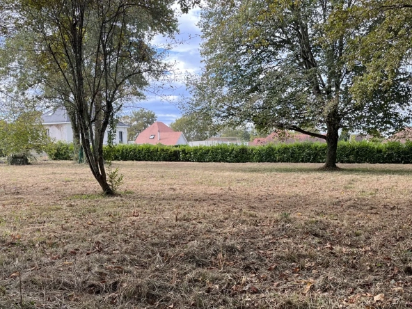 Terrain constructible à Ousse - 1 200m2