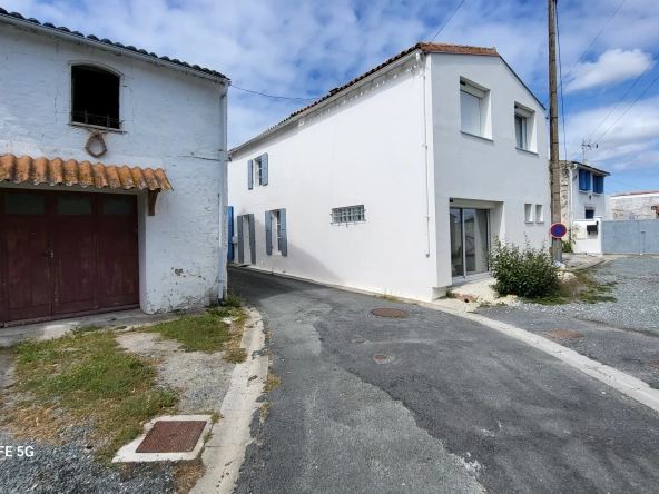 Maison de ville avec terrasse et garage aménageable