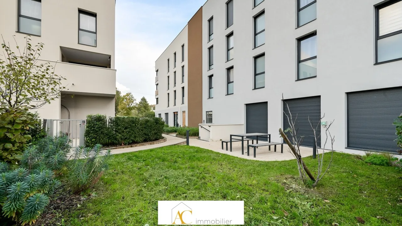 Appartement 3 pièces 66 m2 à Brignais avec terrasse couverte 