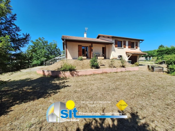 Beautiful House with 3 Bedrooms in Roussillon