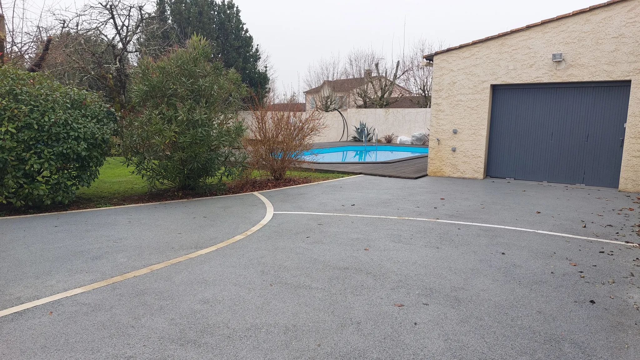 Pavillon de plain pied à Sciecq avec piscine 