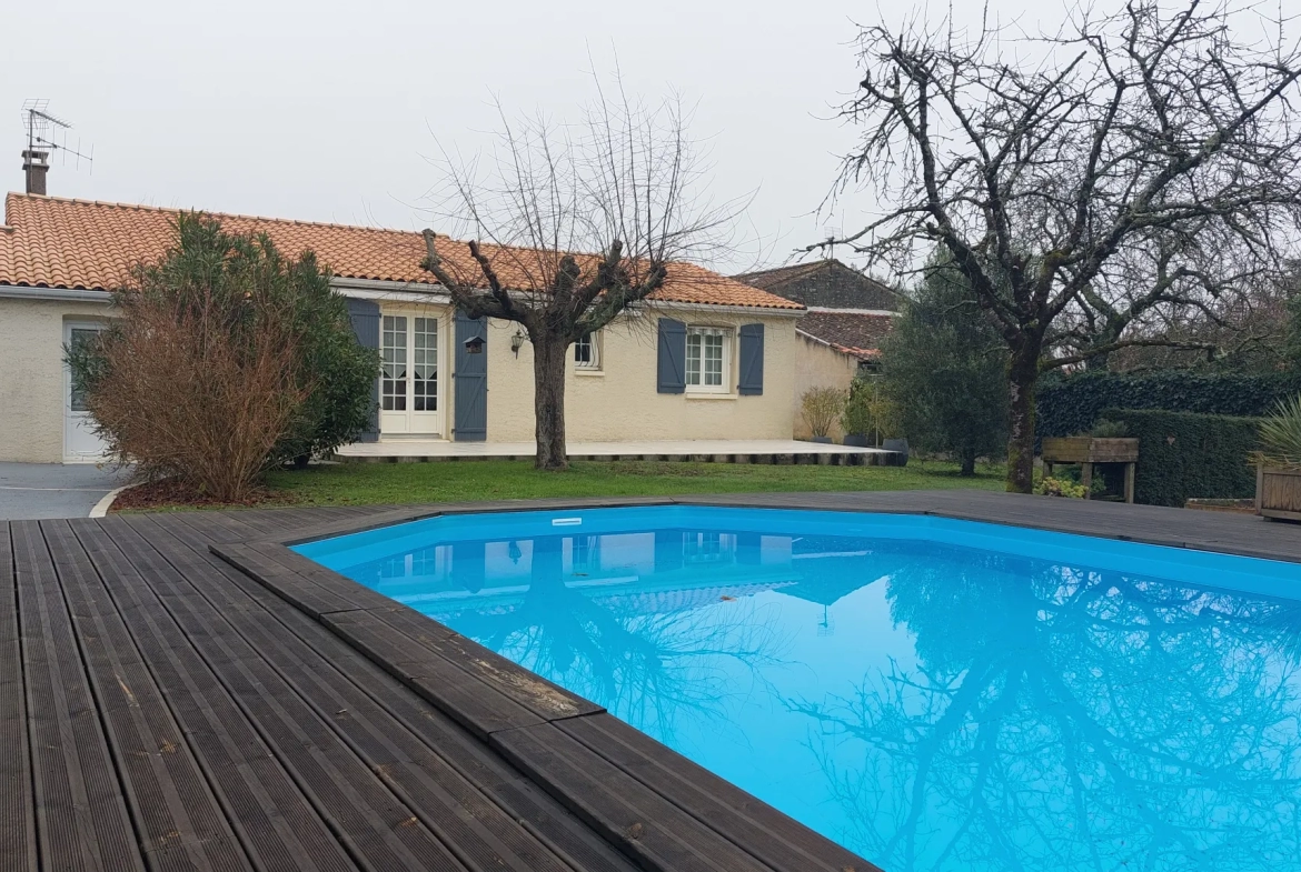 Pavillon de plain pied à Sciecq avec piscine 