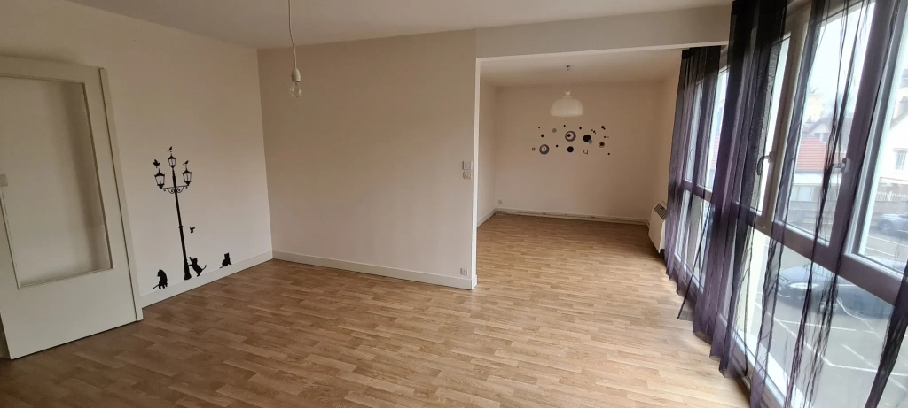 Appartement T4 avec cave et parking à proximité du centre-ville de Chartres