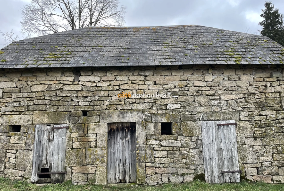 Maison en pierres à rénover près d’Egletons 