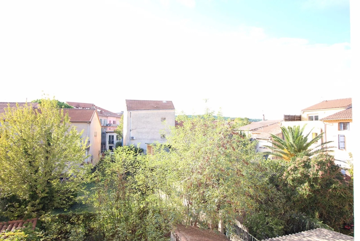 Appartement T1 de 30 m2 à Gardanne avec vue dégagée 