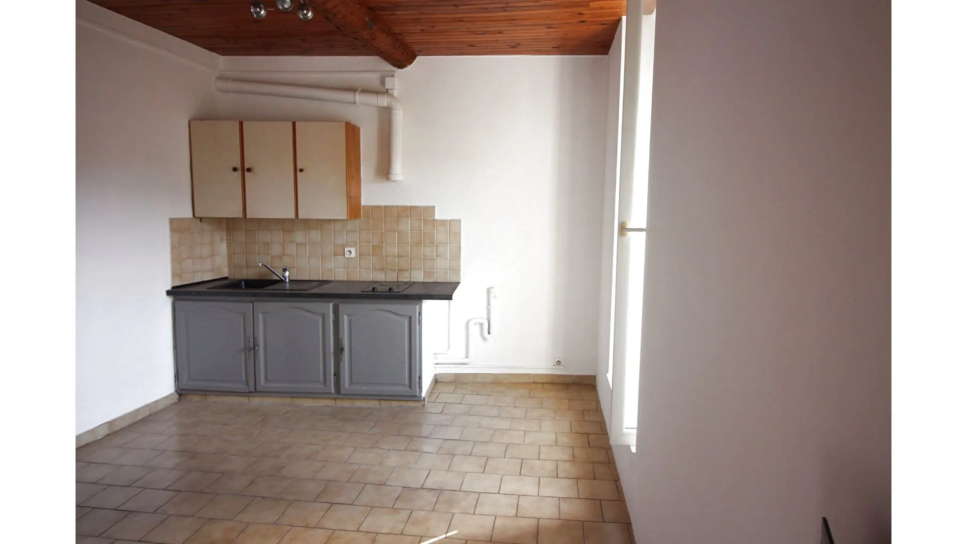 Appartement T1 de 30 m2 à Gardanne avec vue dégagée 