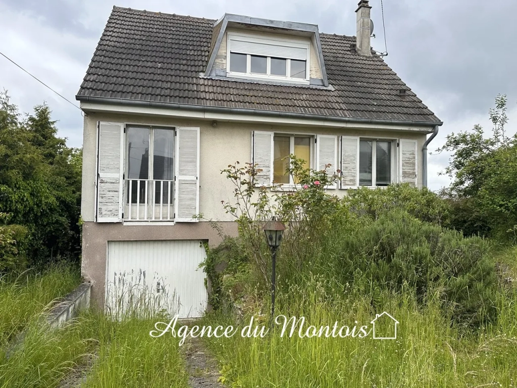 Pavillon à rafraîchir avec jardin clos à Longueville