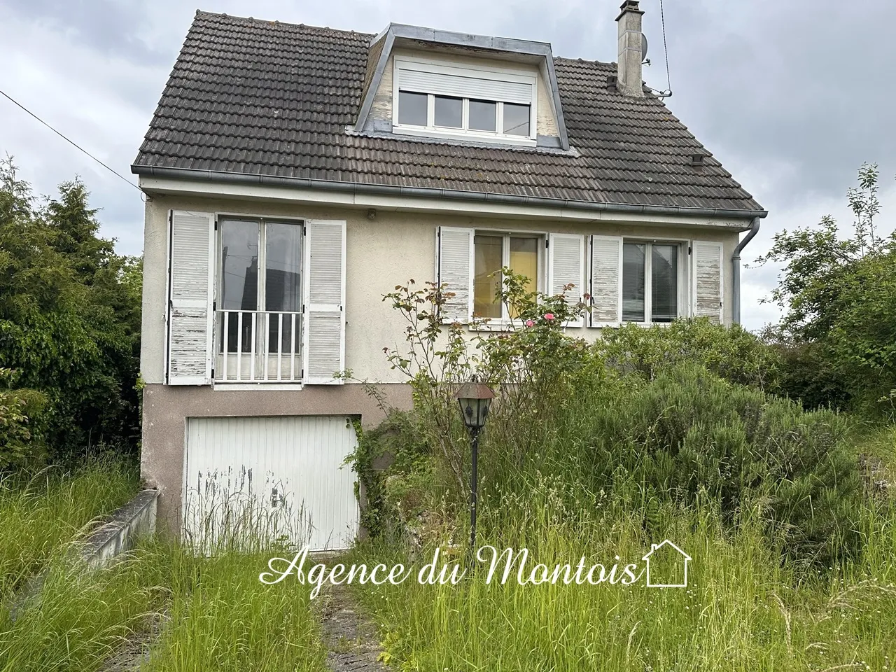 Pavillon à rafraîchir avec jardin clos à Longueville 