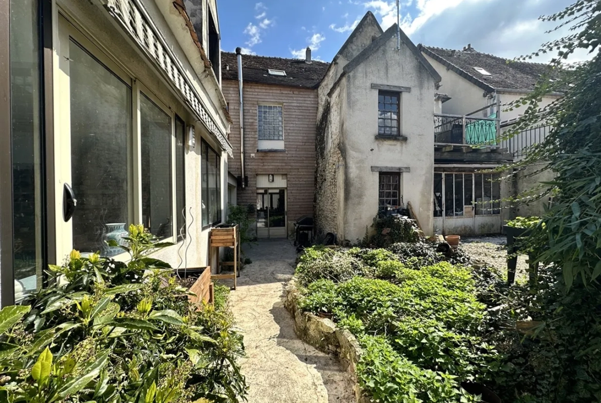 Maison de bourg rénovée avec cour à Donnemarie Dontilly 