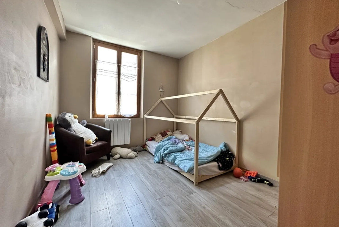 Maison de bourg rénovée avec cour à Donnemarie Dontilly 