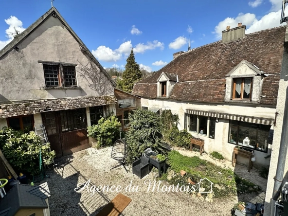 Maison de bourg rénovée avec cour à Donnemarie Dontilly