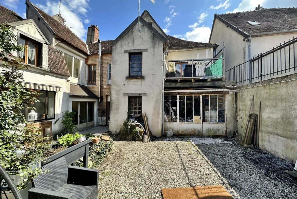 Maison de bourg rénovée avec cour à Donnemarie Dontilly 