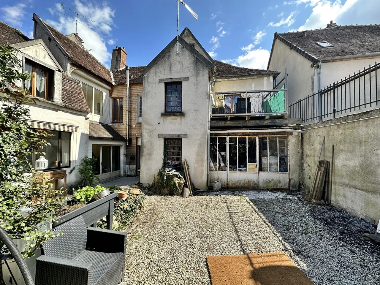 Maison de bourg rénovée avec cour à Donnemarie Dontilly 