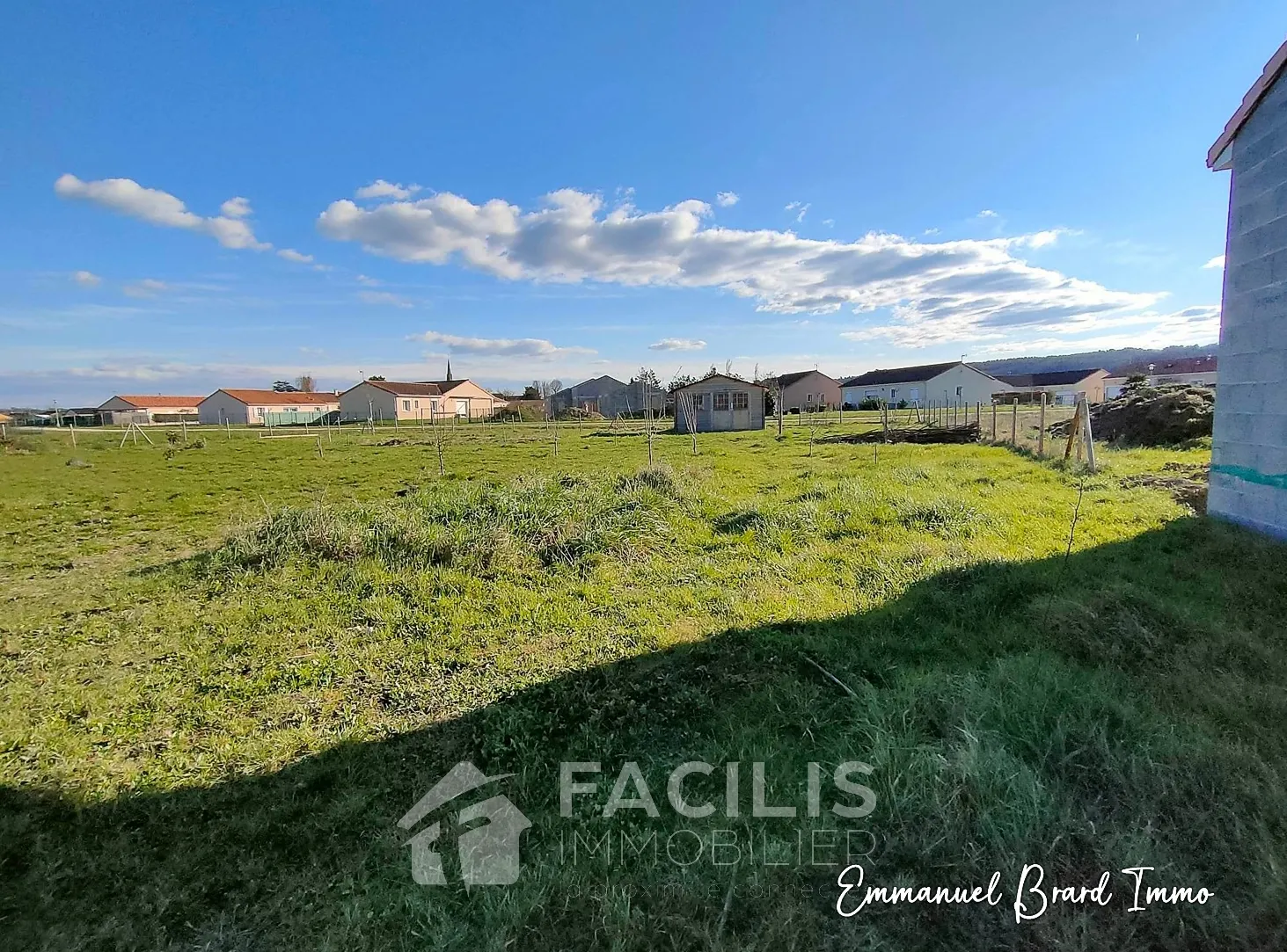 Terrain constructible à Vouneuil-sur-Vienne - 755m2 