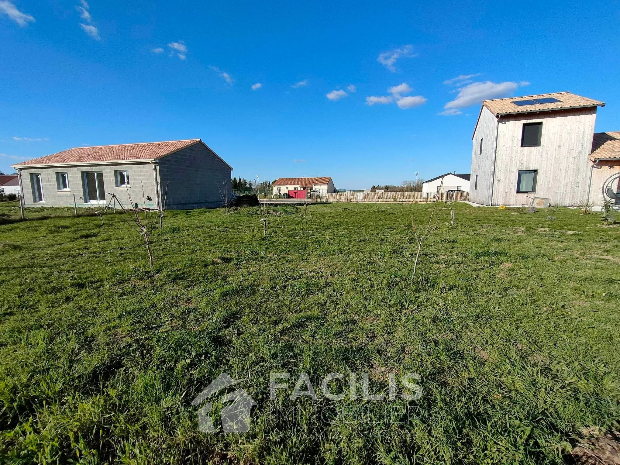 Terrain constructible à Vouneuil-sur-Vienne - 755m2 