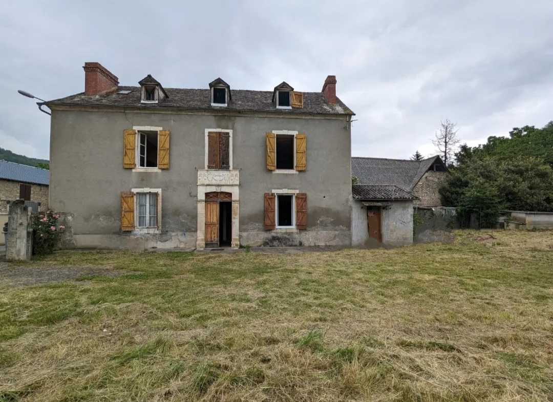 EXCLUSIVITE, BALIROS, A VENDRE Maison à rénover de 130 m2 sur 1869 m2 de terrain, vue Pyrénées 