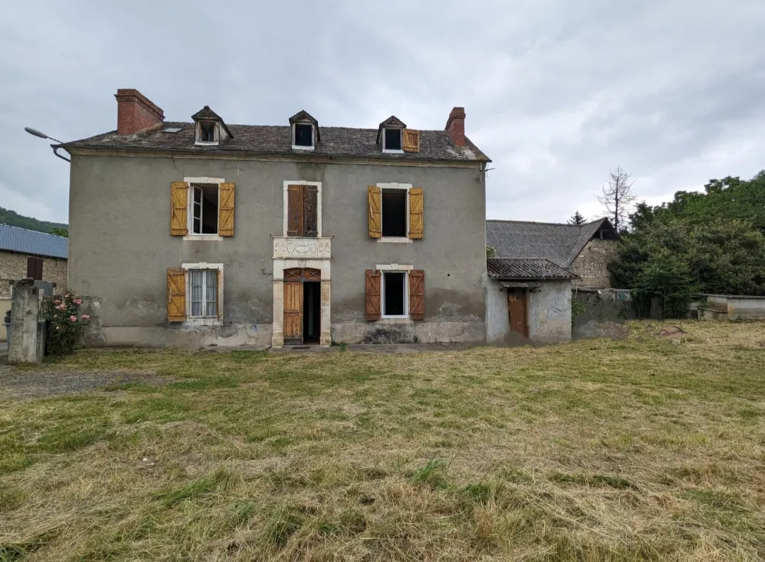 EXCLUSIVITE, BALIROS, A VENDRE Maison à rénover de 130 m2 sur 1869 m2 de terrain, vue Pyrénées 