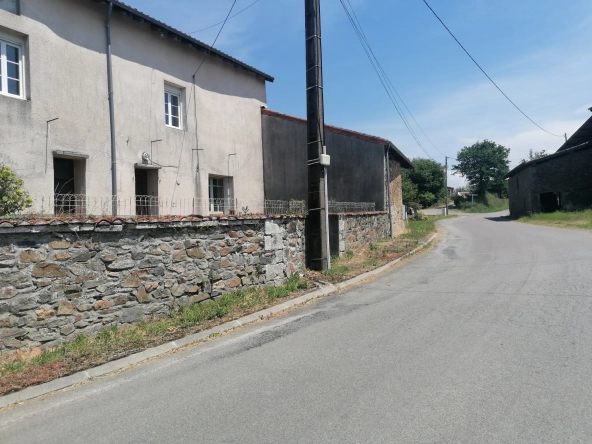 Maison à rénover avec grange et terrain à Mazieres